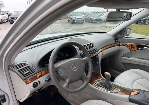 Mercedes-Benz Klasa E cena 12900 przebieg: 311000, rok produkcji 2004 z Wąchock małe 277